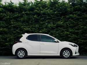 Toyota Yaris 1.5 Hybrid 2023 | Stylish & Efficient - Image 4