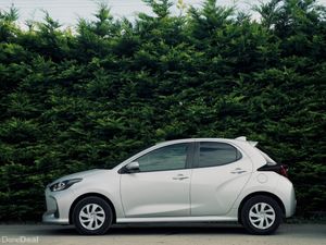 Toyota Yaris 1.5 Hybrid 2022 | Stylish & Efficient - Image 2