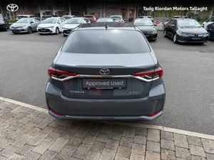 Toyota Corolla HEV LUNA SPORT SALOON - Image 4