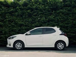 Toyota Yaris 1.5 Hybrid 2023 | Stylish & Efficient - Image 2