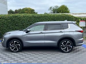 Mitsubishi Outlander 2.4 HYBRID AUTO // LOW MILEAG - Image 3