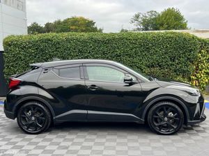 Toyota C-HR 1.8 HYBRID AUTO // APPLE CARPLAY/ANDRO - Image 2
