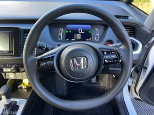 Honda Fit 1.2 HYBRID AUTO // DIGITAL CLUSTER // RE - Image 4