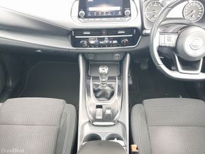 Nissan Qashqai 1.3 PET MILD HYBRID SV - Image 4