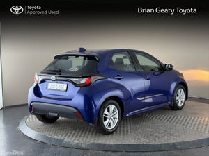 Toyota Yaris HYBRID LUNA - Image 2