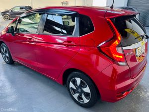 2017 Honda JAZZ/Fit 1.5 Hybrid Auto - Image 4