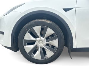 Tesla Model Y 2023 - Image 4