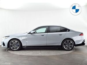 BMW 5-Series 530e M Sport Saloon - Image 3