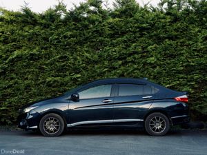Honda Grace 1.5 2018 with Alloys & Carplay screen - Image 2