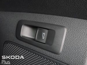 Skoda Karoq **PANORAMIC SUNROOF**ELECTRIC BOOT**TO - Image 4