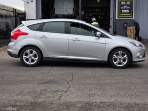 Ford Focus 1.6 Automatic Zetec - Image 3