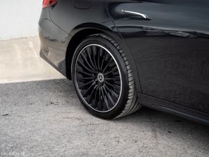 Mercedes-Benz E-Class E 300 E URBAN EDITION - Image 3