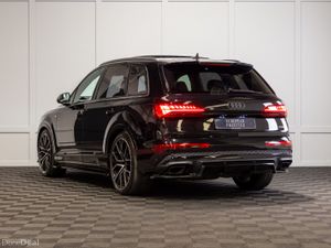 2025 Audi Q7 60 TFSIe Competition - Image 4