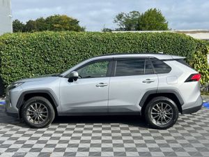 Toyota RAV4 2.5 HYBRID AUTO // REVERSE CAMERA // D - Image 3