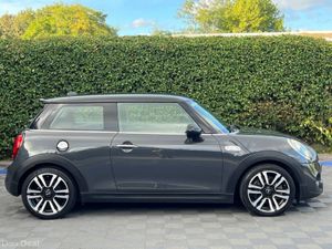 Mini Cooper SD 2.0 AUTO // ADAPTIVE CRUISE CONTROL - Image 2