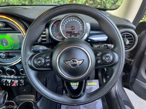Mini Cooper SD 2.0 AUTO // ADAPTIVE CRUISE CONTROL - Image 4