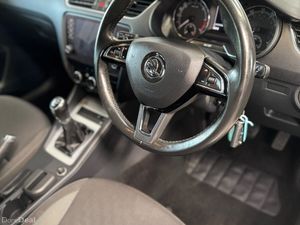 19 SKODA OCTAVIA ACTIV 1.6 DIESEL - Image 4
