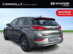 Hyundai i30 Diesel Deluxe - Image 3
