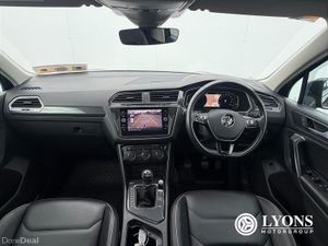 Volkswagen Tiguan 2.0 TDI 150HP R-Line - Low Kilom - Image 4