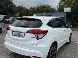 2017 Honda Vezel 1.5 Petrol Hybrid Automatic - Image 4