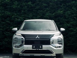 Mitsubishi Outlander PHEV Premium Package 2022 - Image 3