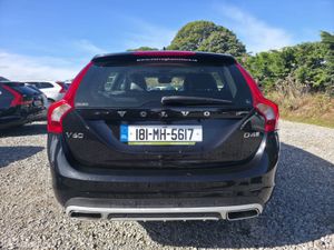 2018 Volvo V60 Cross Country - Image 4