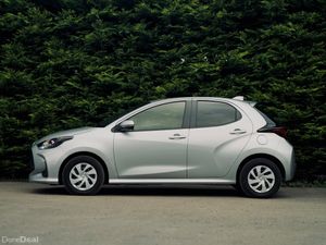 Toyota Yaris 1.5 Hybrid 2023 | Stylish & Efficient - Image 2