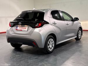 Toyota Yaris 1.5 HYBRID AUTOMATIC - CRUISE CONTROL - Image 4