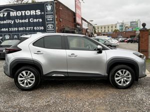 2024 Toyota Yaris Cross 1.5 HYBRID LUNA AUTO - Image 2