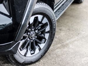 2026 TOYOTA HILUX INVINCIBLE - Image 3