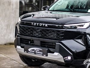 2026 TOYOTA HILUX INVINCIBLE - Image 2
