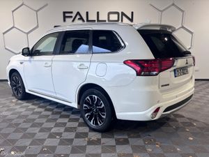 Mitsubishi Outlander 2.0 GX5HS PHEV  / PAN SUNROOF - Image 4