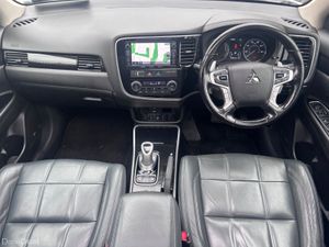 Mitsubishi Outlander 2.0 GX5HS PHEV  / PAN SUNROOF - Image 3