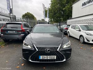 2023 Lexus ES 300H Hybrid - Image 3
