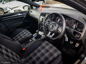 2014 Volkswagen Golf GTD - Image 4