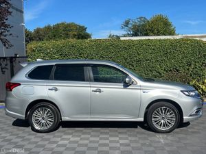 Mitsubishi Outlander 2.4 PLUG-IN HYBRID AUTO // LE - Image 2