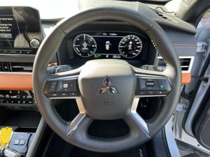 Mitsubishi Outlander 7-SEATER 2.4 HYBRID AUTO // B - Image 4
