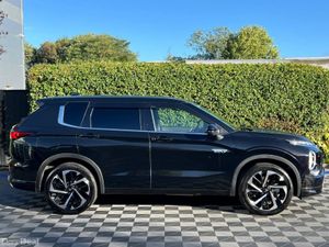 Mitsubishi Outlander 7-SEATER 2.4 HYBRID AUTO // F - Image 2
