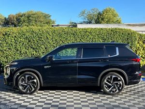 Mitsubishi Outlander 7-SEATER 2.4 HYBRID AUTO // F - Image 3