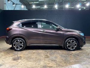 Honda Vezel 1.5 HYBRID AUTOMATIC - BLACK HALF LEAT - Image 3