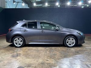 Toyota Corolla 1.8 HYBRID AUTOMATIC - G EDITION - - Image 3