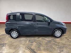 Toyota Sienta 1.5 HYBRID AUTOMATIC 7 SEATER - POWE - Image 2