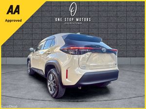 2022 Toyota Yaris Cross *HYBRID AUTO* X-LUNA SPORT - Image 2