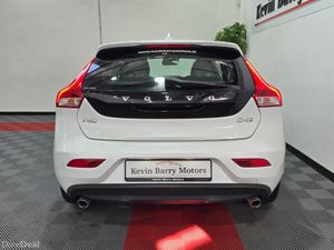 Volvo V40 2.0 D4 INSCRIPTION 190BHP AUTOMATIC **TO - Image 4