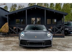 Porsche 911 4 GTS - Image 2