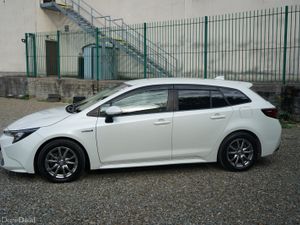 2020 Toyota Corolla Touring Hybrid - Image 4