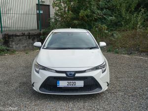 2020 Toyota Corolla Touring Hybrid - Image 2
