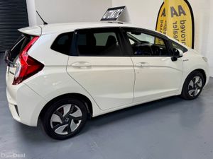 🚗 2014 Honda FIT / JAZZ 1.5 HYBRID AUTOMATIC - Image 4