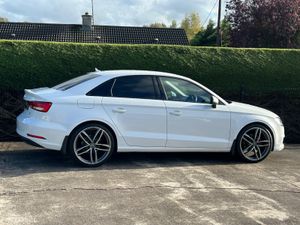 17Audi A3 1.6 tdi Sport. Immaculate €13495 inc Vrt - Image 4