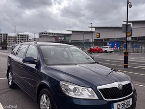 2012 Skoda Octavia  Manual - Image 3